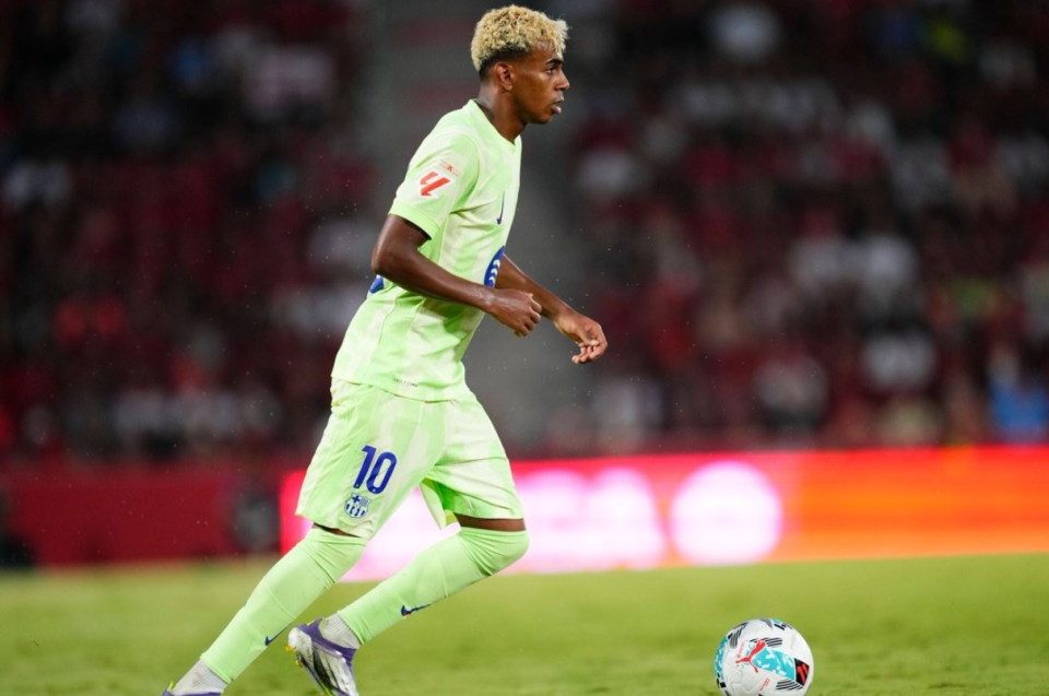 的号角, 帮助刘易斯, 冕的巴萨此