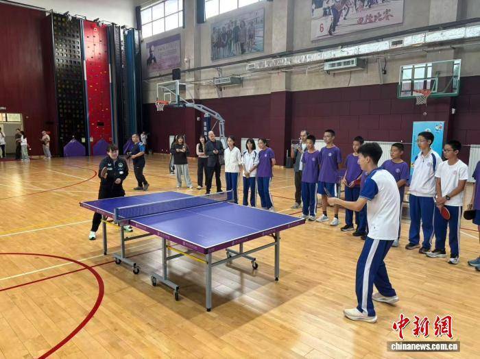 决赛中, 子们面对面