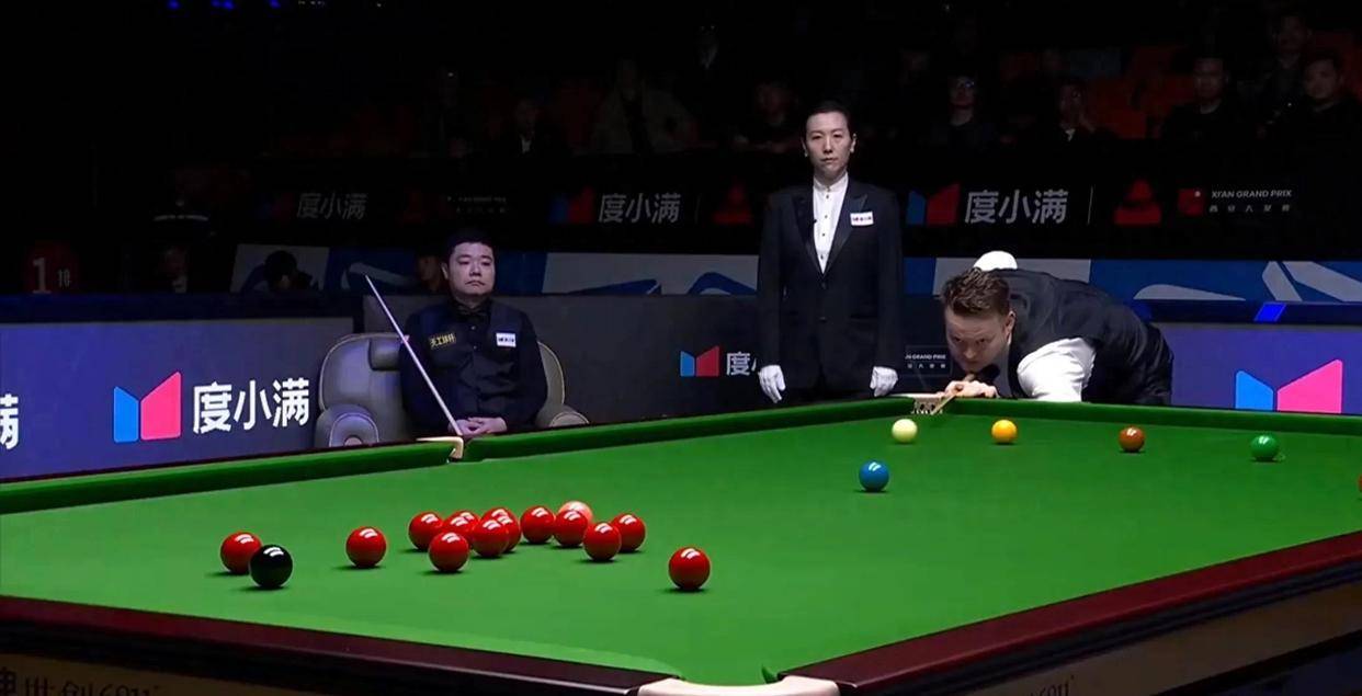 在球台上直 在球台上直